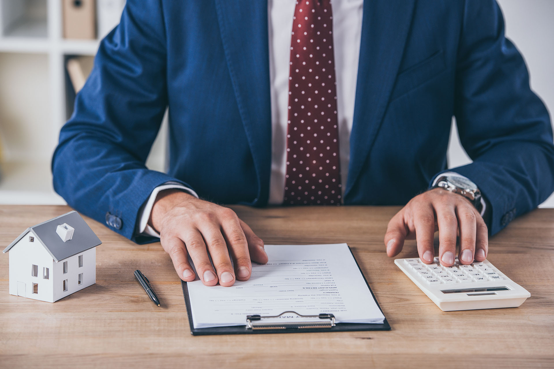 Working With a Real Estate Lawyer in Ontario - Featured Image